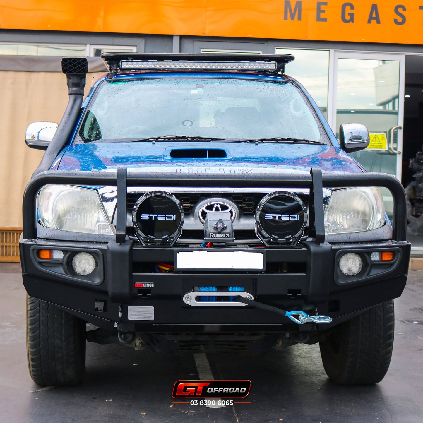 ROCKARMOR PREMIUM BULL BAR | SUITS TOYOTA HILUX | 04/2005 - 07/2011