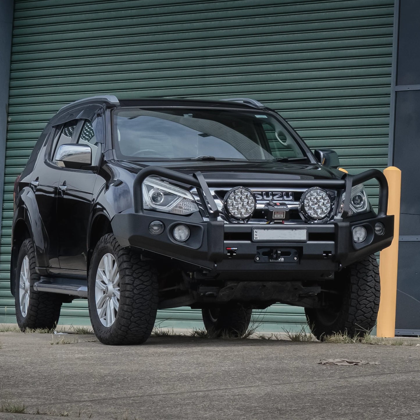 ISUZU MUX BULLBAR ROCKARMOR ELITE SUITS 05/2017 - 07/2021